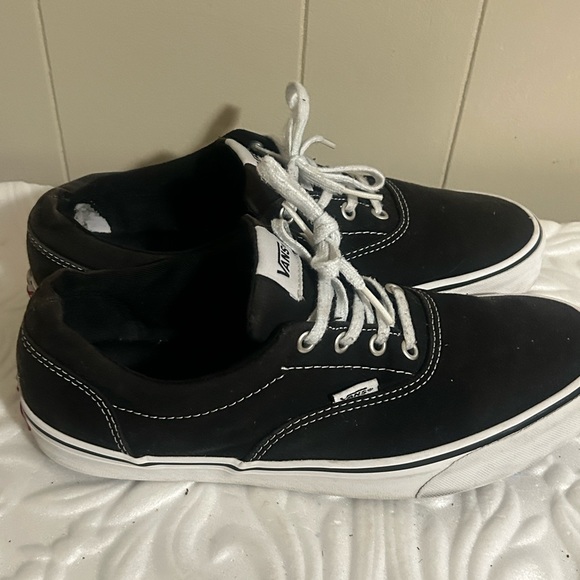 Black Vans black tennis shoes - Picture 9 of 11